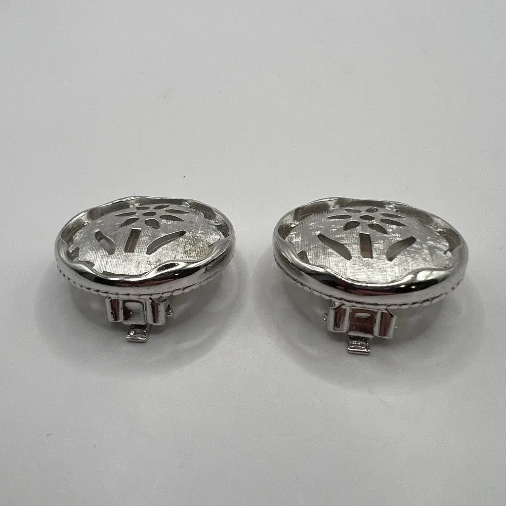 Vintage Sarah Coventry Clip On Earrings‎ Flower Textured Silver Tone Silhouette